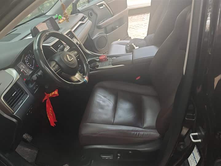 Фото 9 - Lexus RX