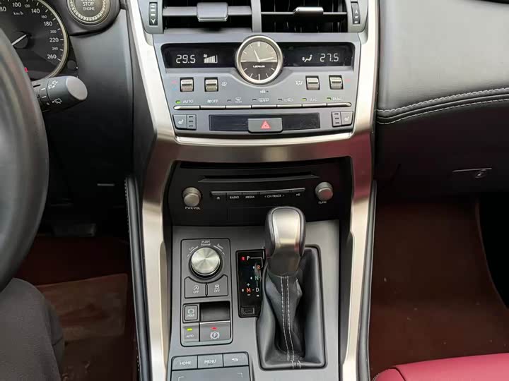 Фото 4 - Lexus NX