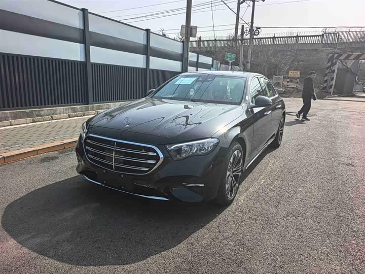 Фото 1 - Mercedes-Benz E-Class