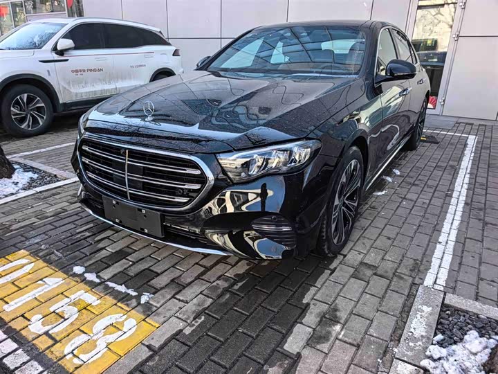 Фото 2 - Mercedes-Benz E-Class