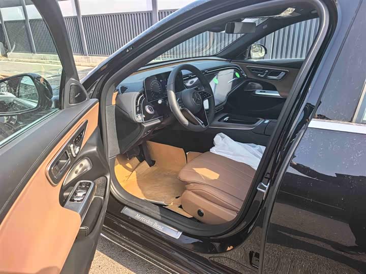 Фото 5 - Mercedes-Benz E-Class