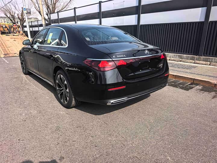 Фото 7 - Mercedes-Benz E-Class