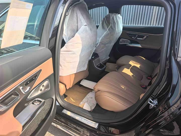 Фото 9 - Mercedes-Benz E-Class