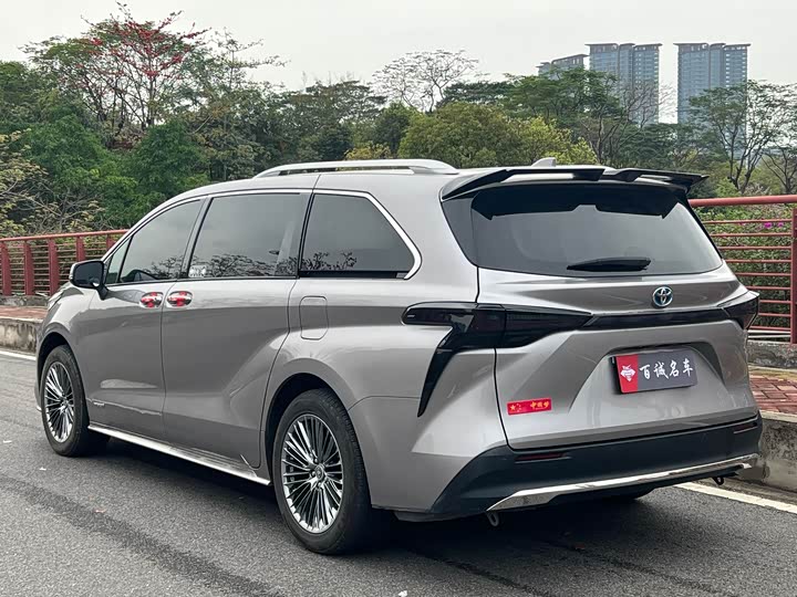 Фото 3 - Toyota Sienna