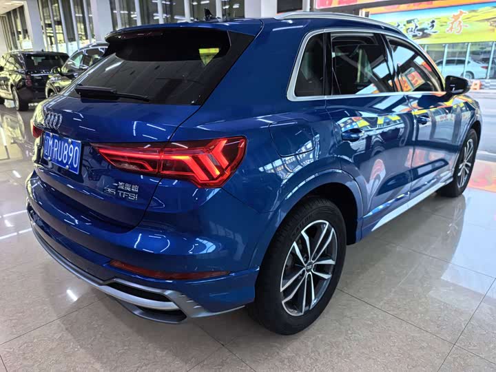 Фото 4 - Audi Q3