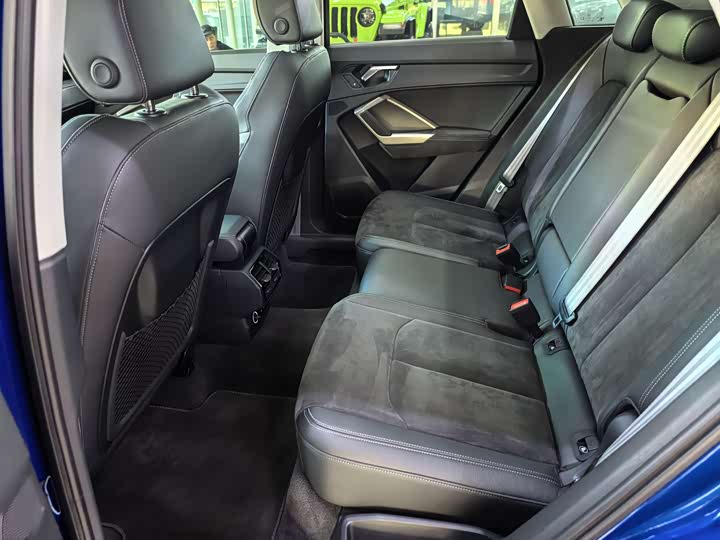 Фото 8 - Audi Q3