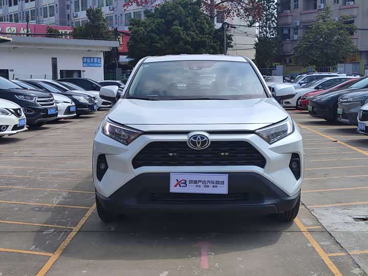 Фото 2 - Toyota RAV4