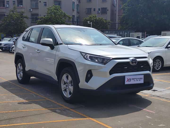 Фото 3 - Toyota RAV4