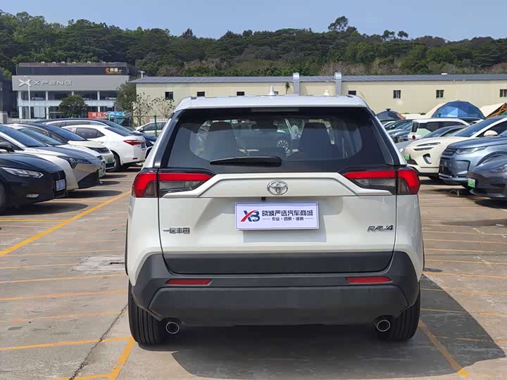 Фото 5 - Toyota RAV4