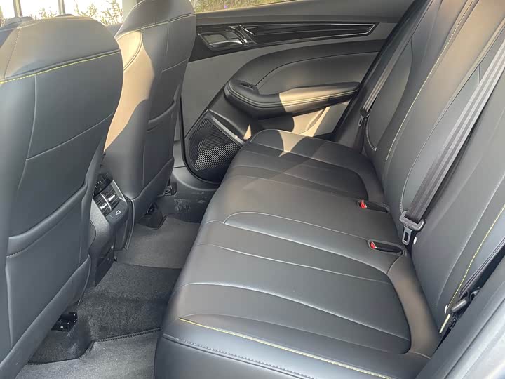 Фото 5 - Roewe i5