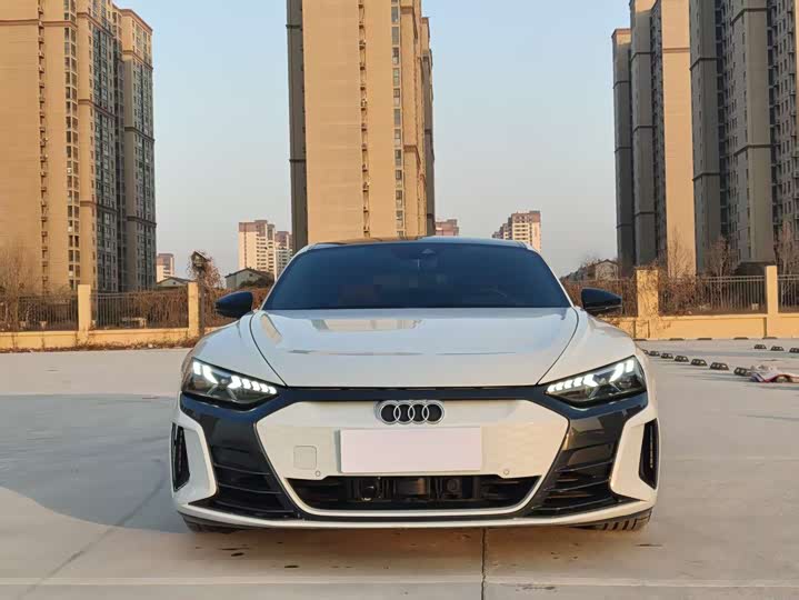 Фото 2 - Audi RS e-tron GT