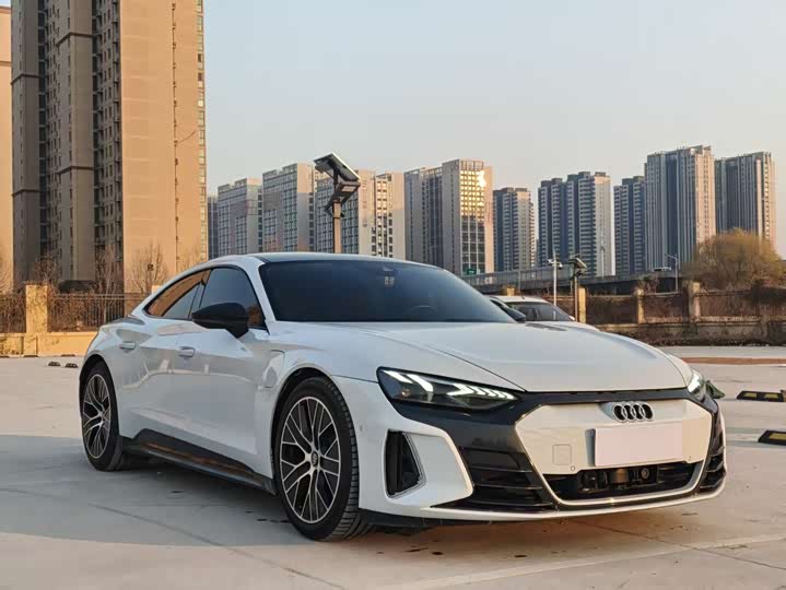 Фото 3 - Audi RS e-tron GT