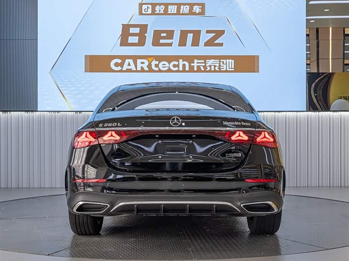 Фото 5 - Mercedes-Benz E-Class