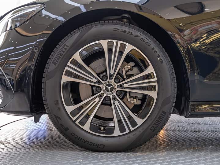 Фото 8 - Mercedes-Benz E-Class