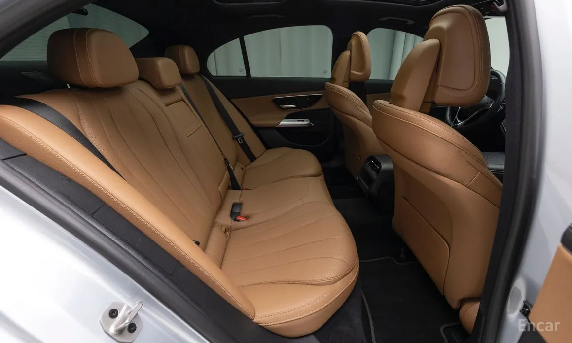 Фото 10 - Mercedes-Benz E-Class