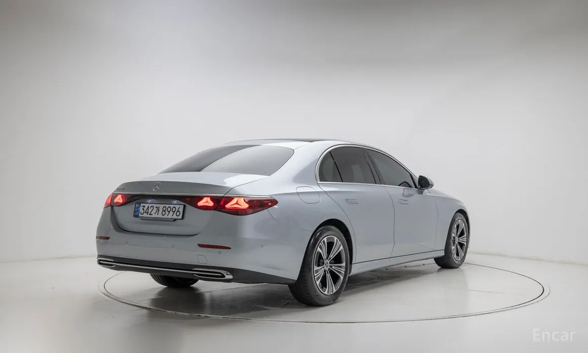 Фото 2 - Mercedes-Benz E-Class