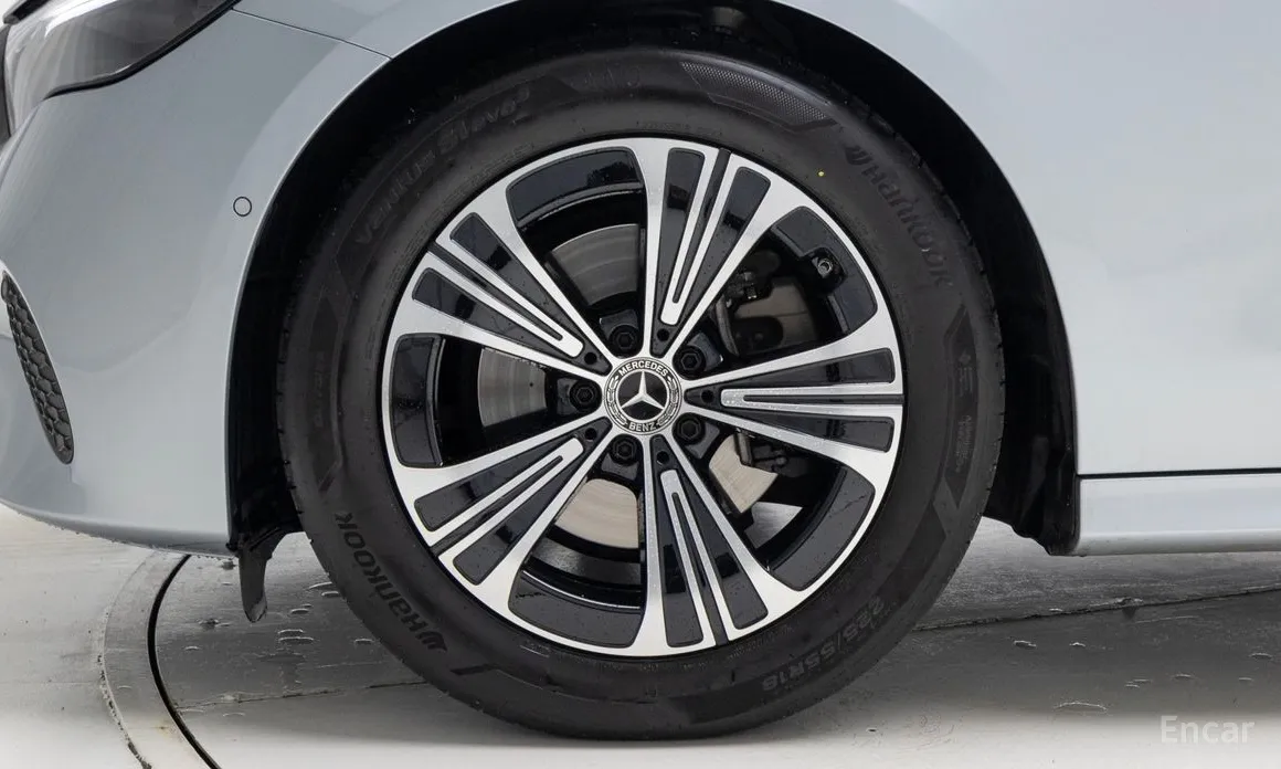 Фото 5 - Mercedes-Benz E-Class