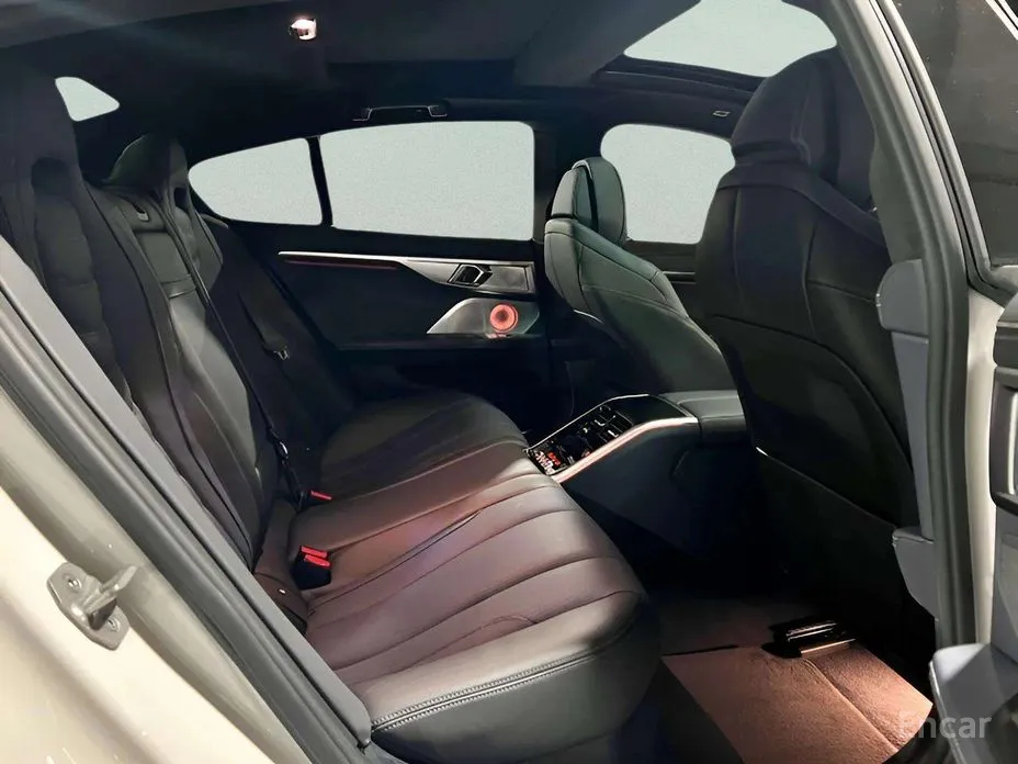 Фото 14 - BMW 8 Series