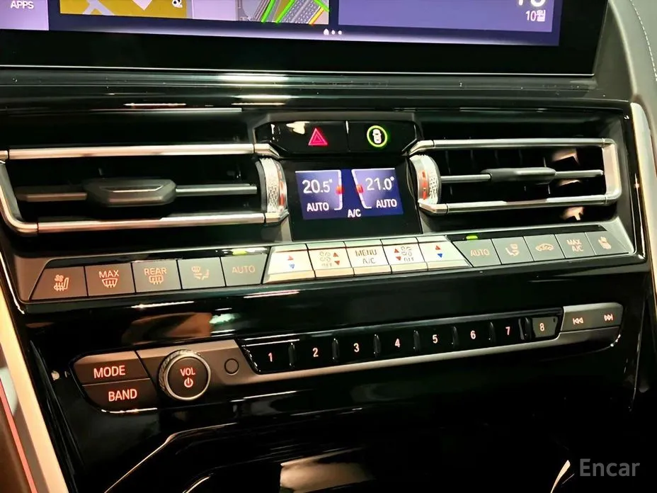 Фото 18 - BMW 8 Series