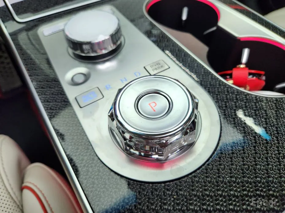 Фото 8 - Genesis GV80