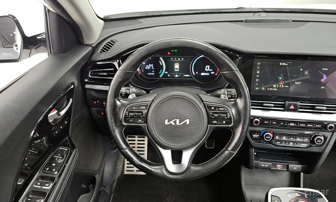 Фото 13 - Kia Niro