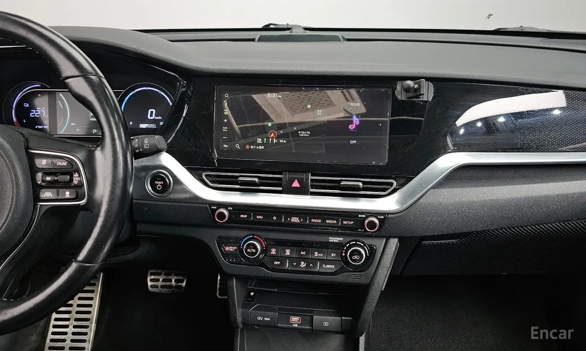 Фото 16 - Kia Niro