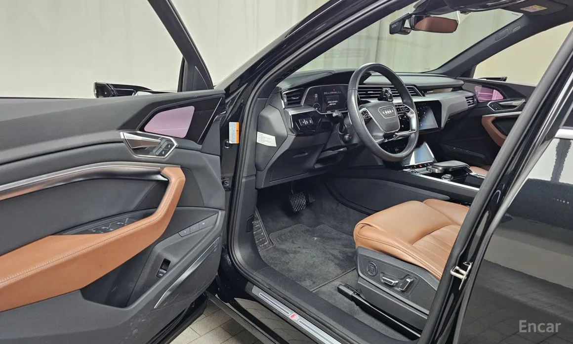 Фото 10 - Audi e-tron