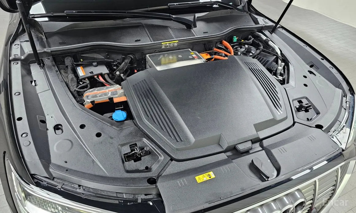 Фото 6 - Audi e-tron