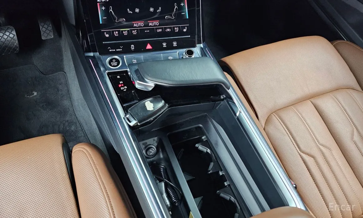 Фото 9 - Audi e-tron