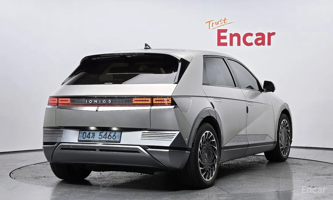 Photo 2 - Hyundai Ioniq 5