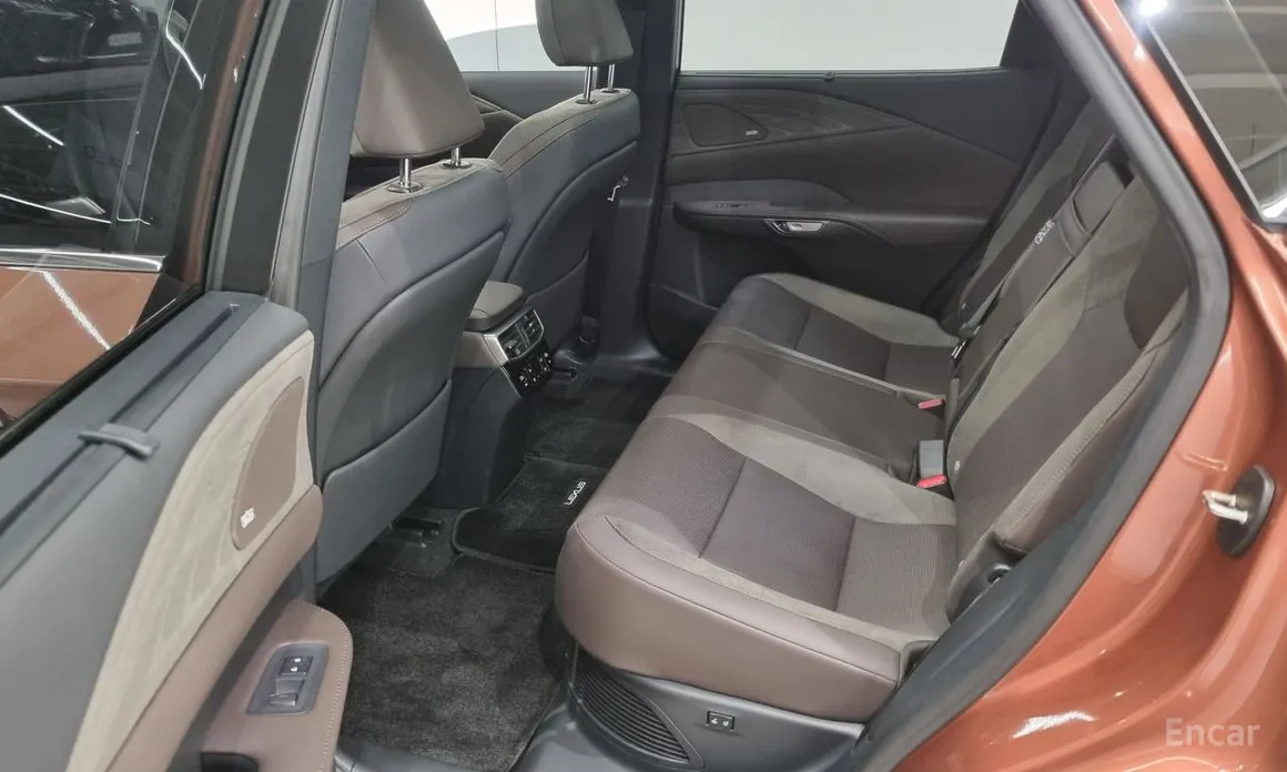 Фото 11 - Lexus RX