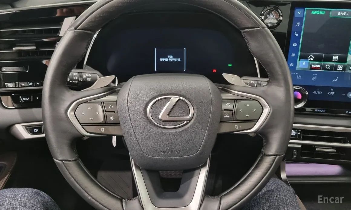 Фото 18 - Lexus RX