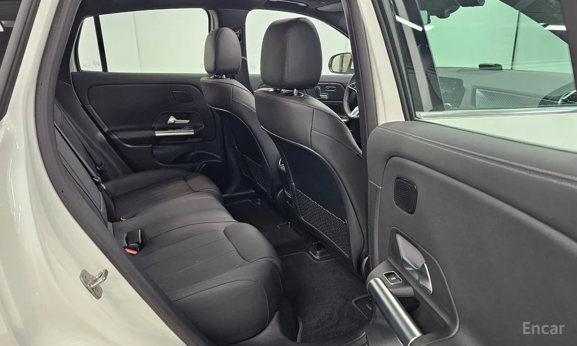 Фото 10 - Mercedes-Benz EQA