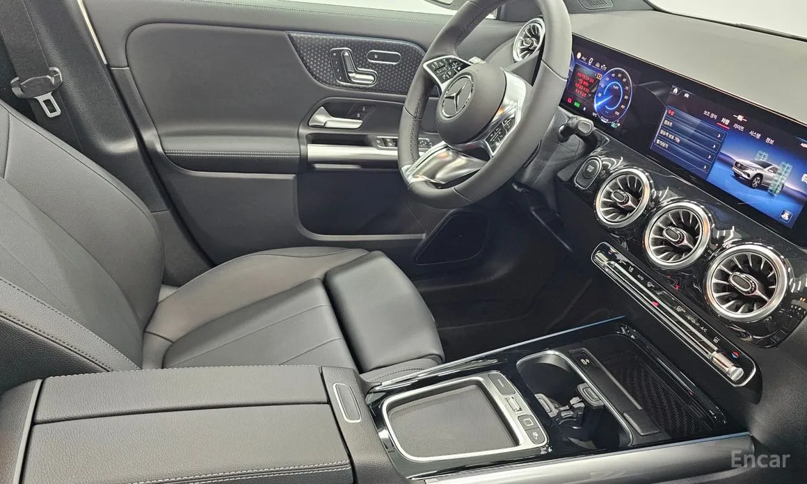 Фото 14 - Mercedes-Benz EQA