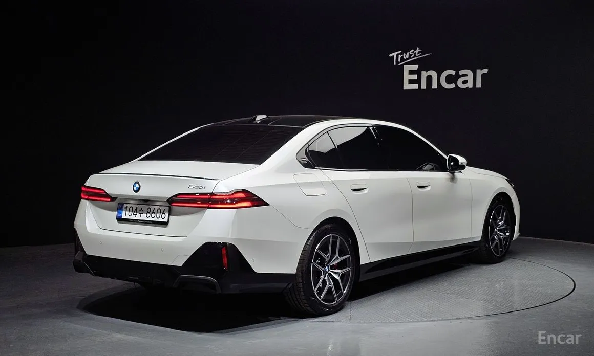 Фото 2 - BMW 5 Series