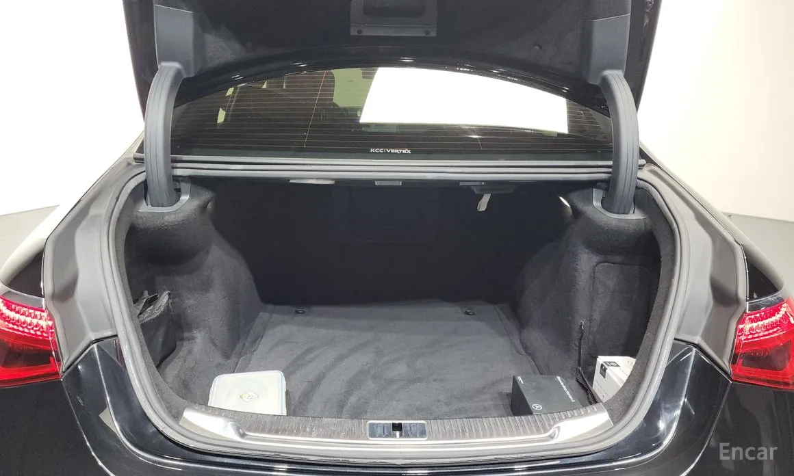 Фото 20 - Mercedes-Benz S-Class