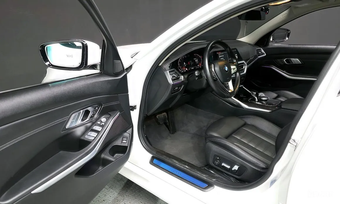 Photo 10 - BMW 3 Series