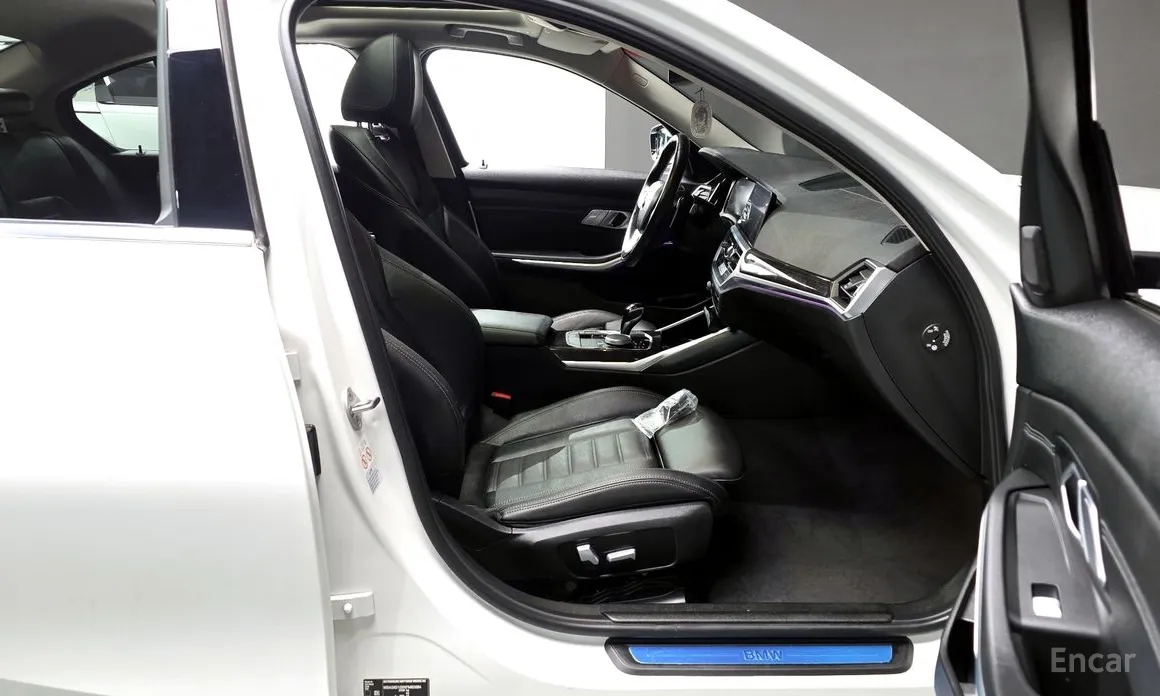 Photo 11 - BMW 3 Series