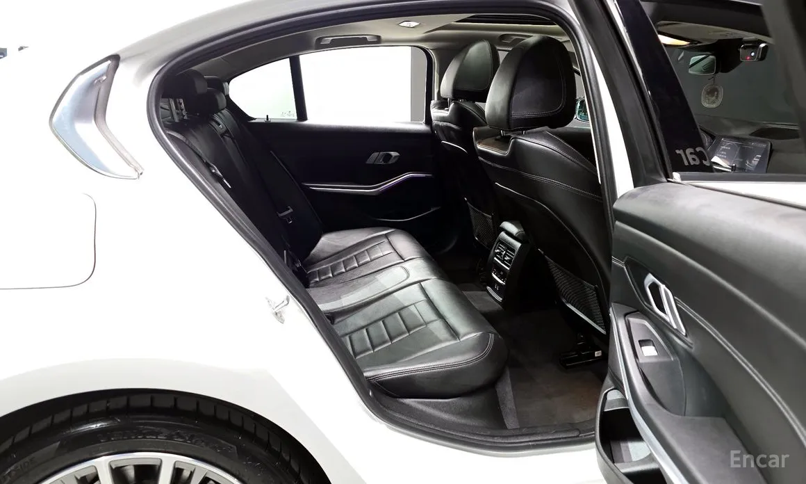 Photo 12 - BMW 3 Series