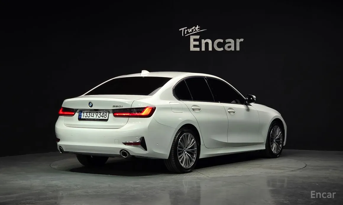 Photo 2 - BMW 3 Series