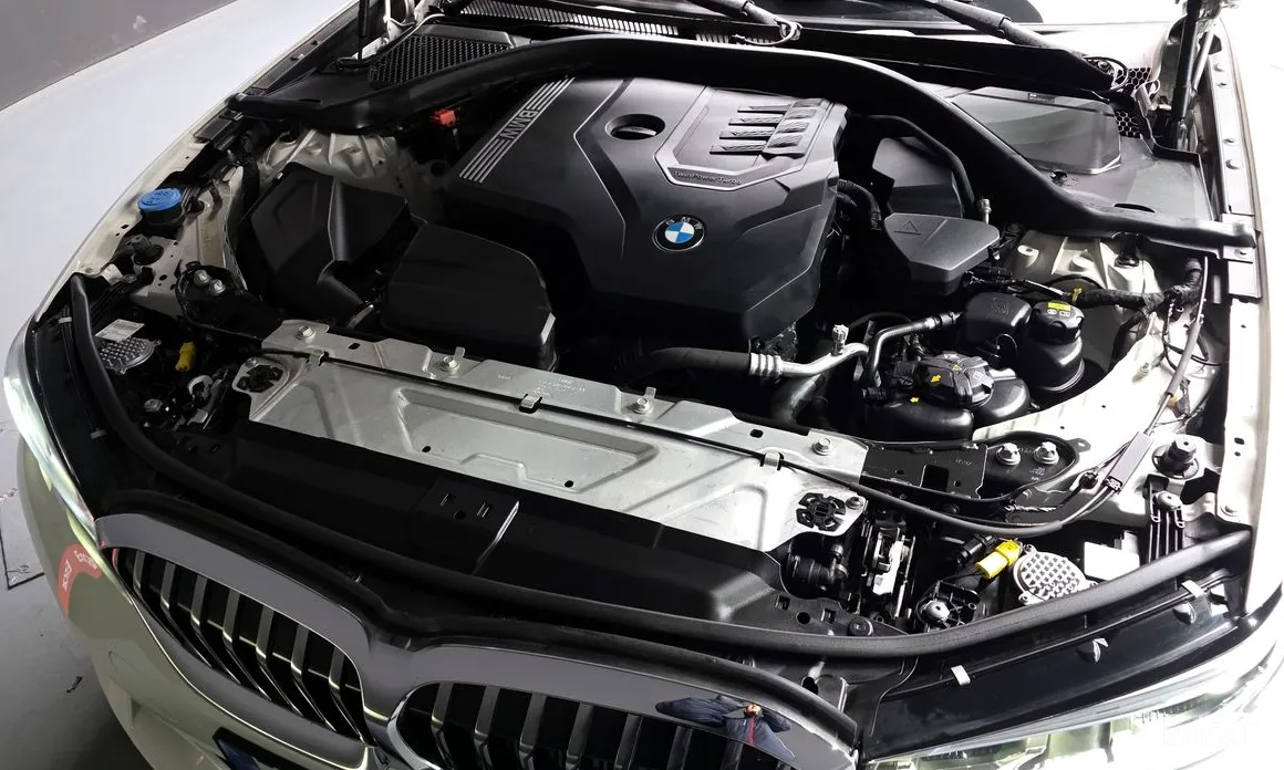 Photo 6 - BMW 3 Series