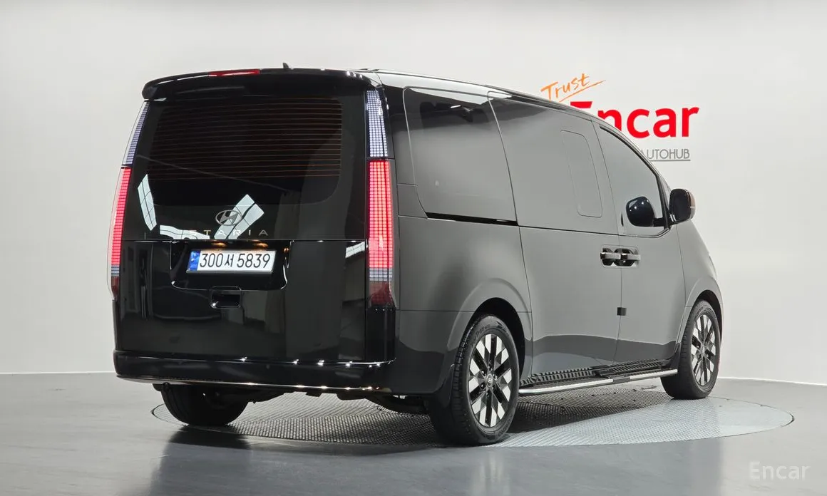 Фото 2 - Hyundai Staria