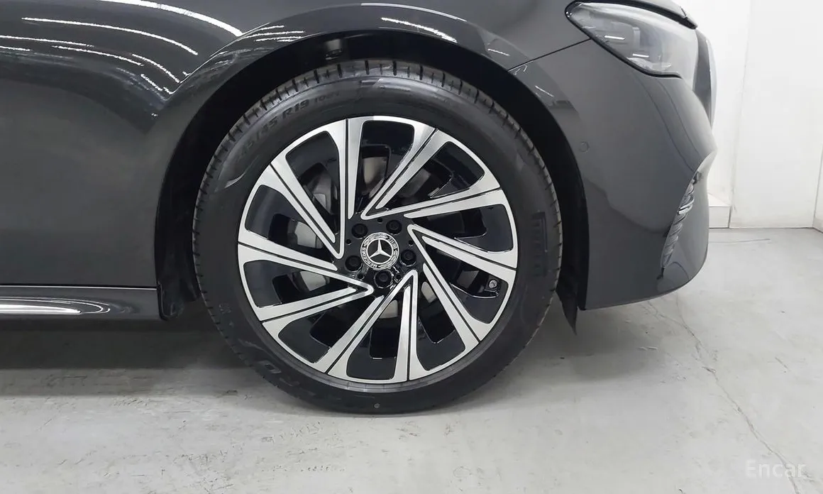 Фото 5 - Mercedes-Benz E-Class