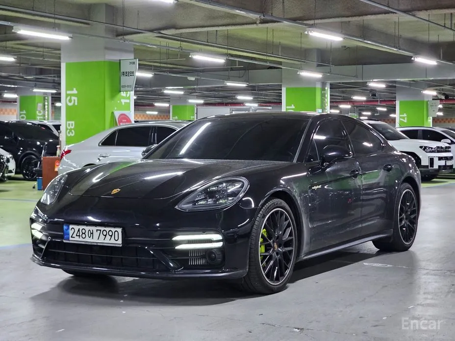 Фото 1 - Porsche Panamera
