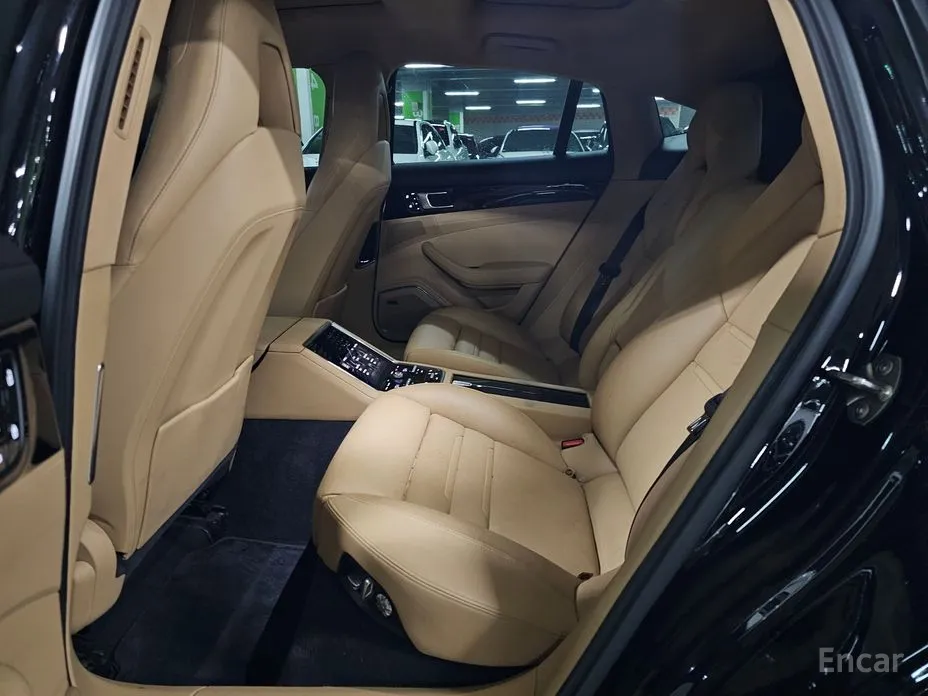 Фото 14 - Porsche Panamera