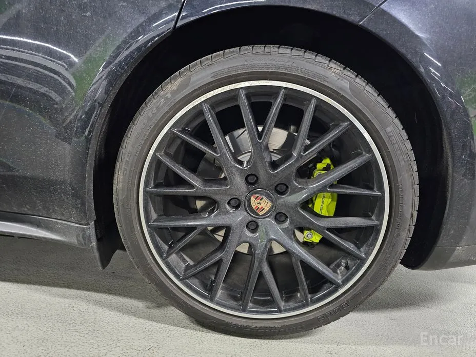 Фото 17 - Porsche Panamera