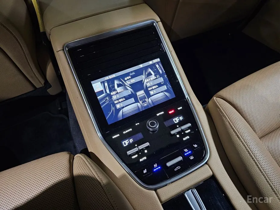 Фото 19 - Porsche Panamera