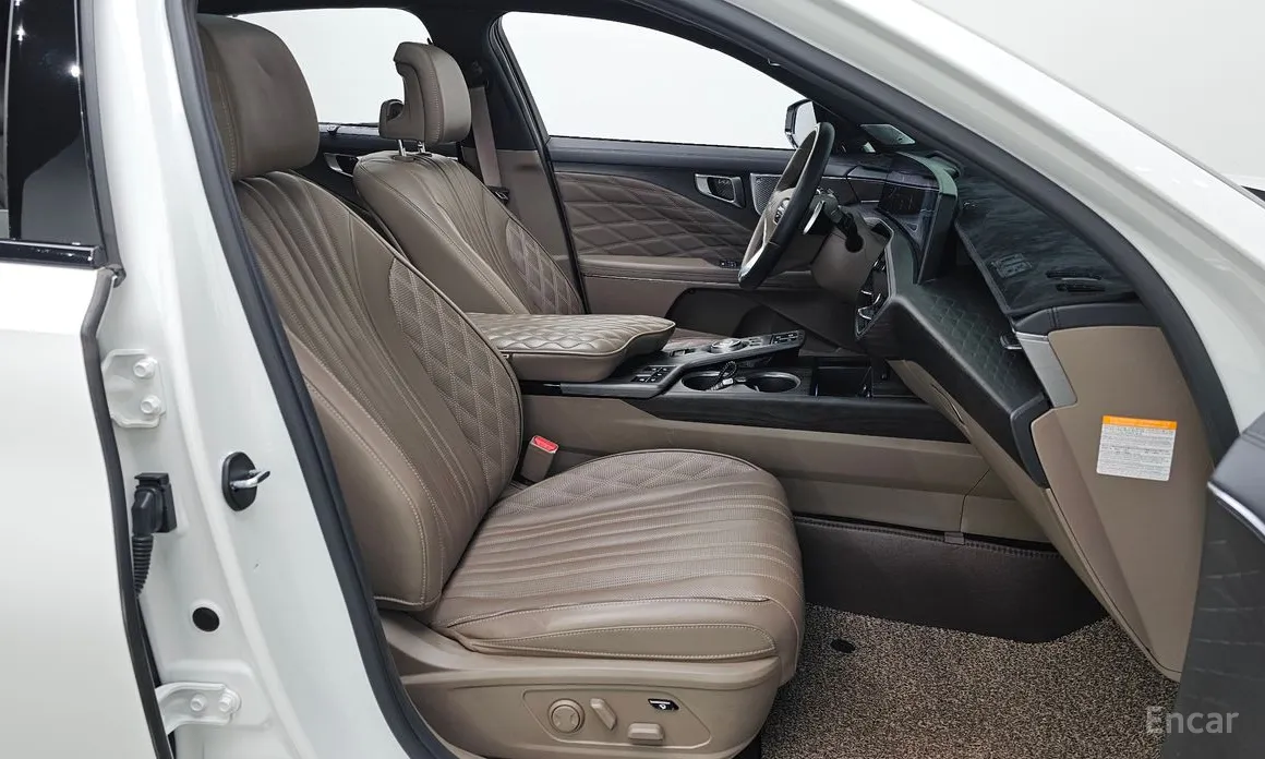 Photo 11 - Kia K8