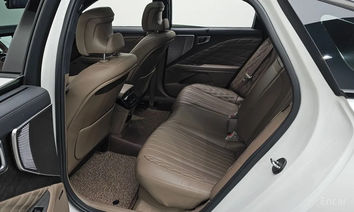 Photo 12 - Kia K8