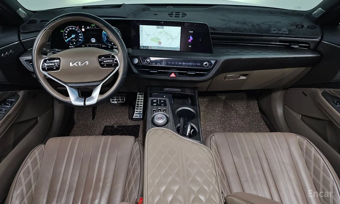 Photo 7 - Kia K8